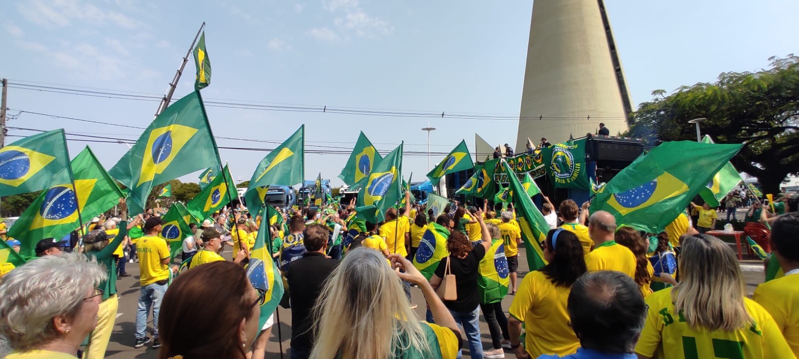 Feriado de 7 de setembro é marcado por manifestações em Maringá