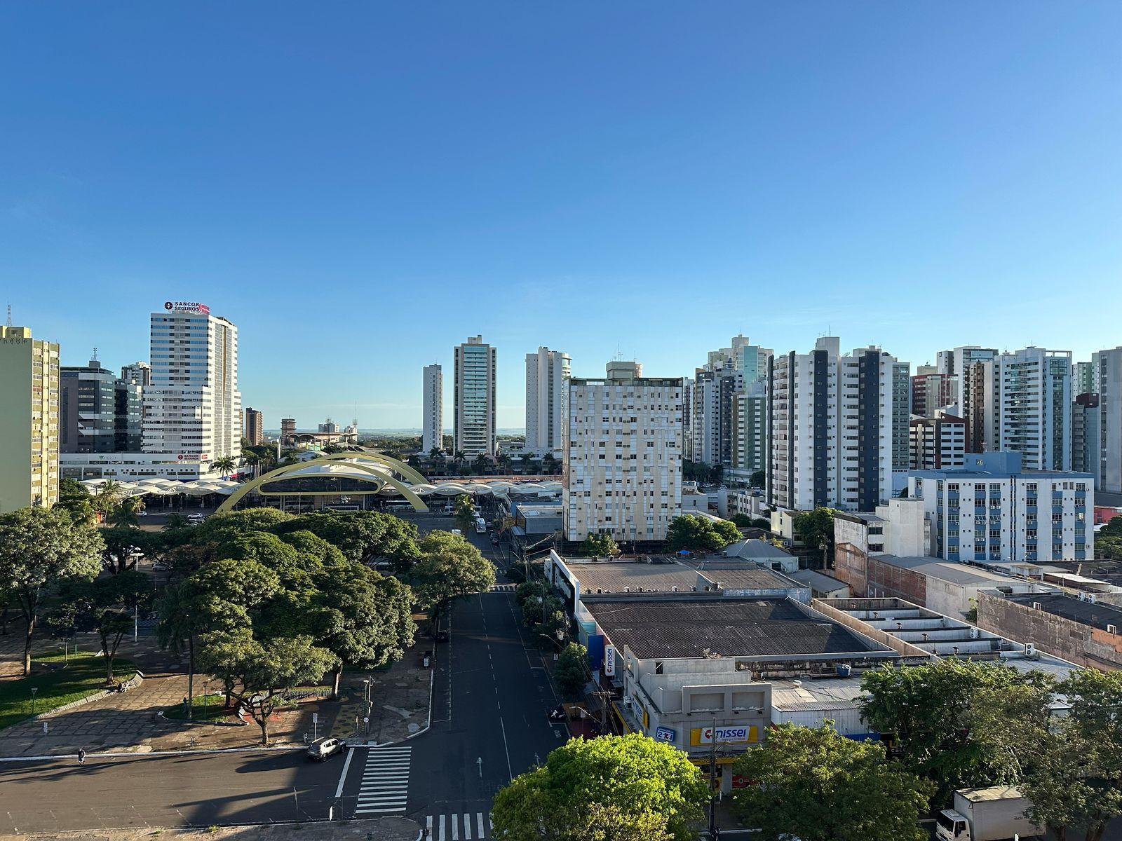 Segunda-feira (7) terá tempo firme e calor à tarde em Maringá
