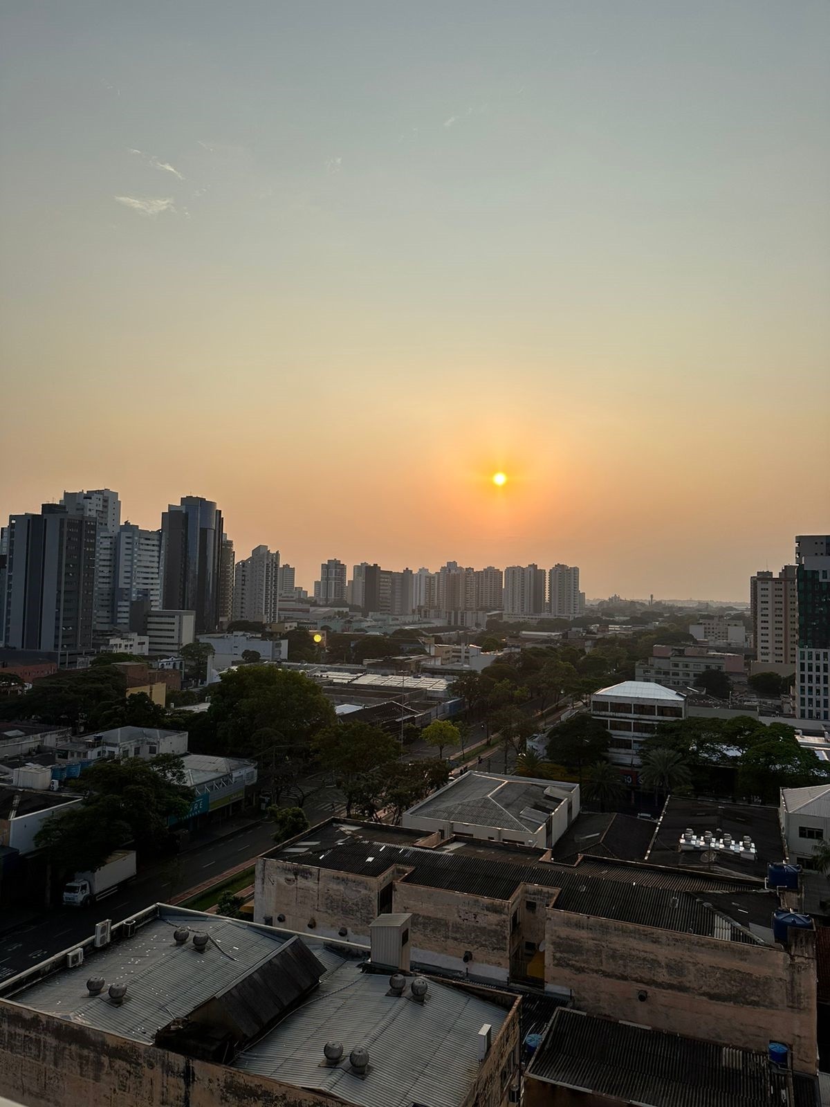Chuva foi registrada na madrugada desta sexta-feira (25) em Maringá