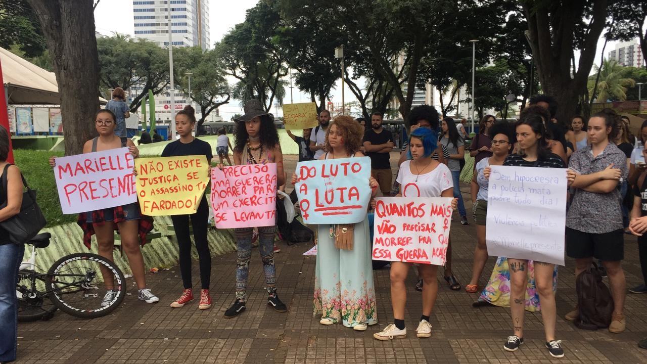 Ato em memória de vereadora assassinada no Rio de Janeiro ocorre em Maringá