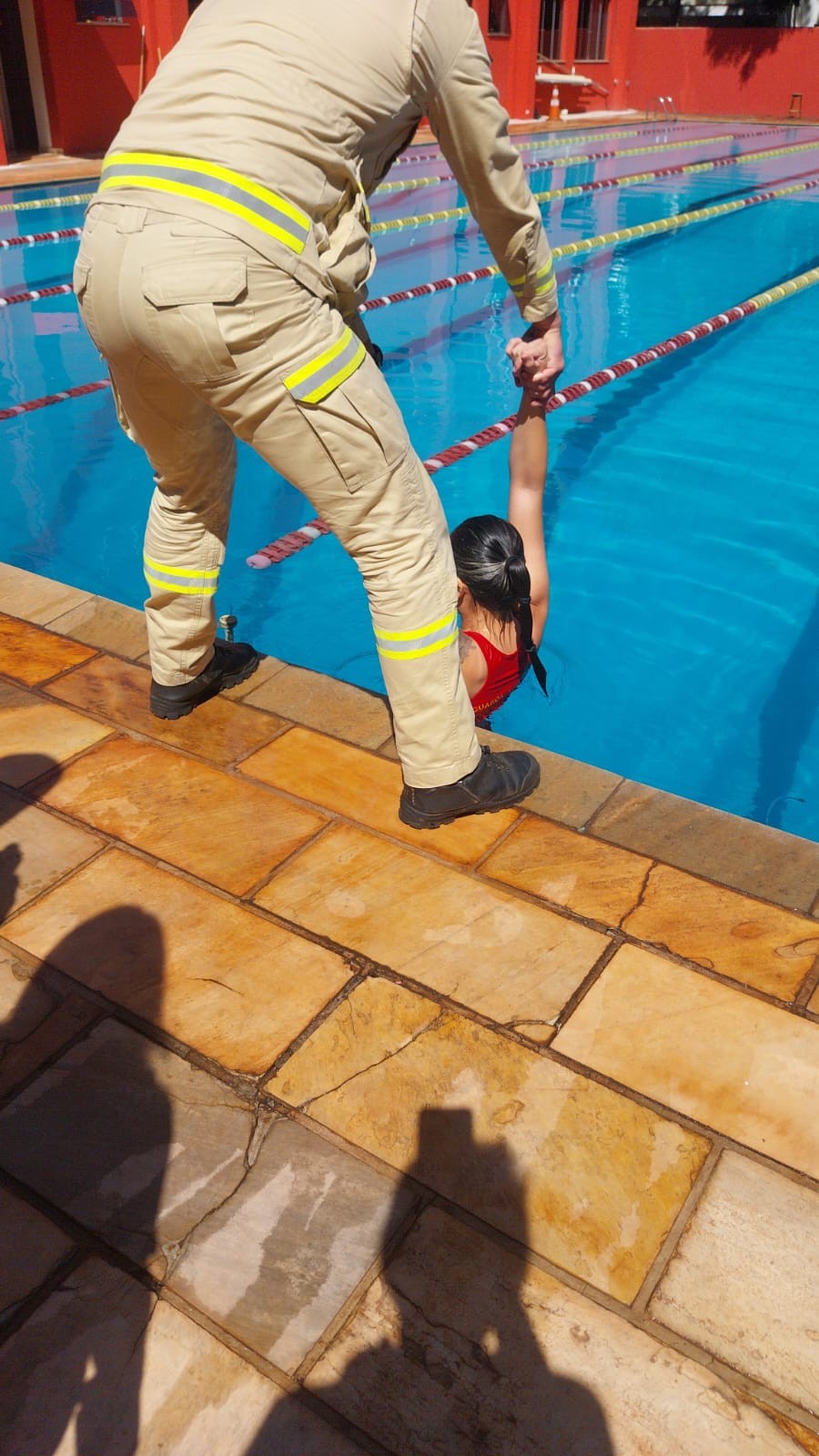 Bombeiros orientam imprensa sobre afogamento