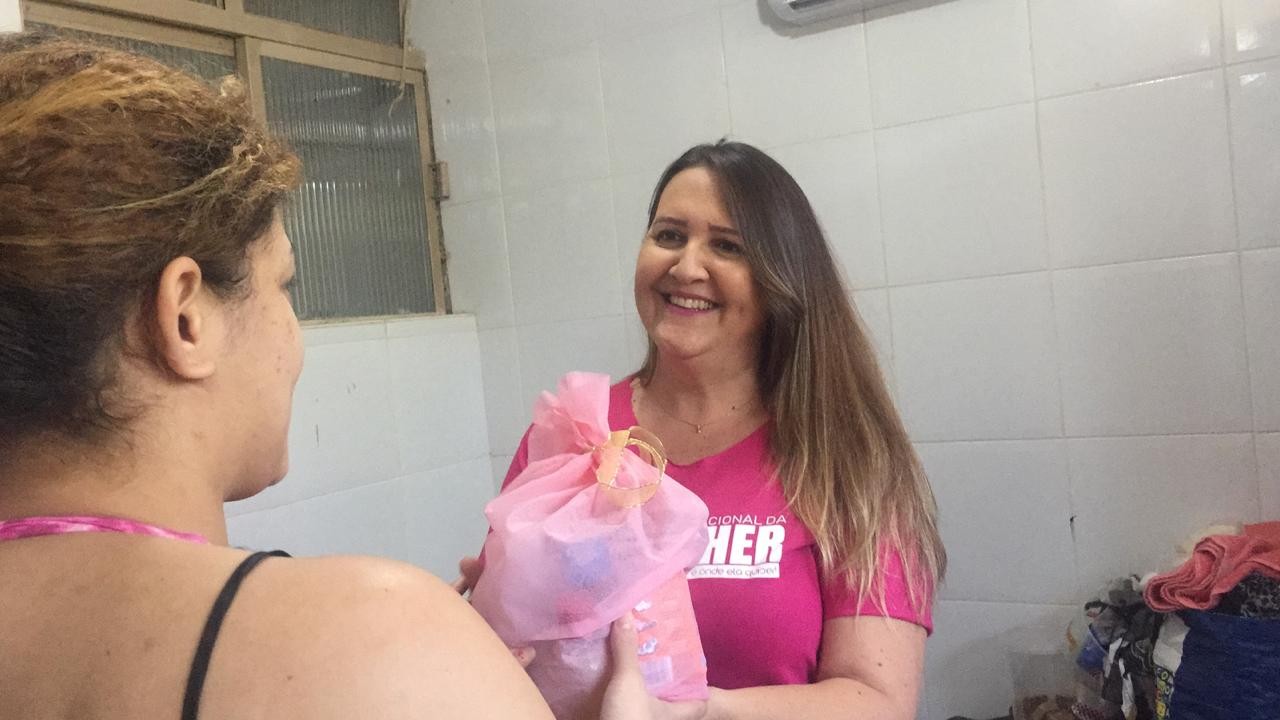 Presas da 9ª SDP ganham visita e presentes