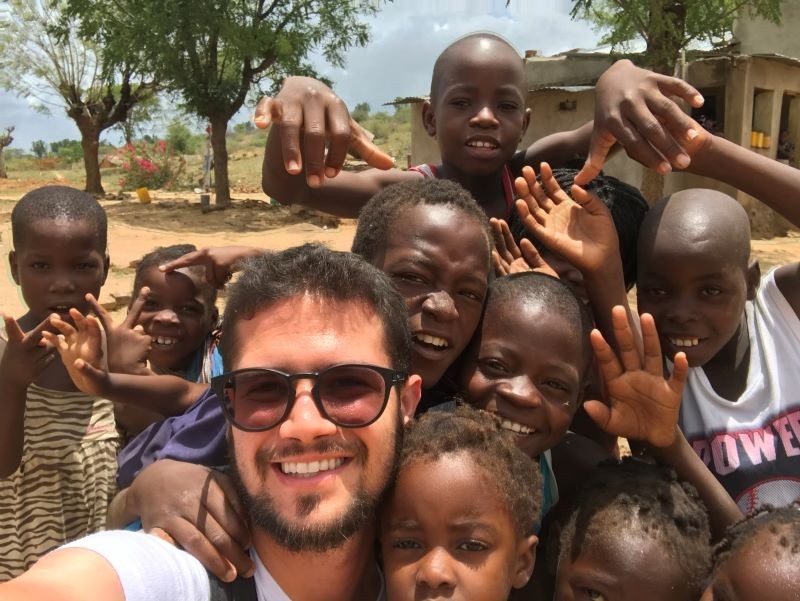 Médico maringaense passa mais de um ano em missões na África