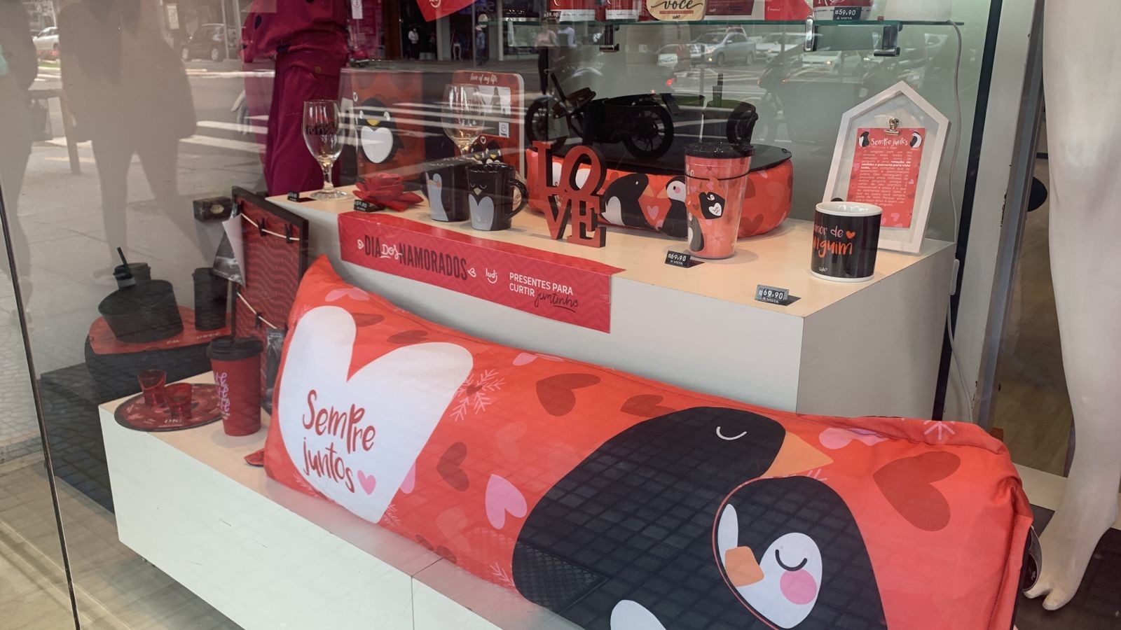 Flores e chocolates: Dia dos Namorados movimenta comércio de Maringá