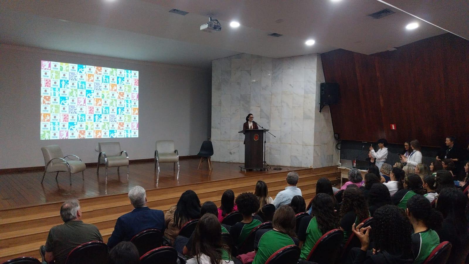 Semana Municipal das Meninas na Tecnologia começa com palestra