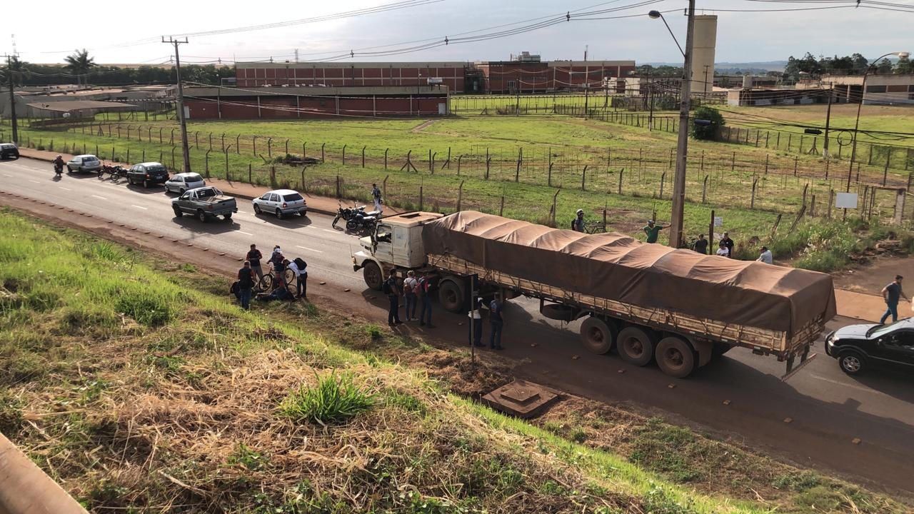 Ciclista fica ferido em acidente com motocicleta