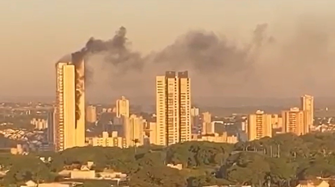 Incêndio atinge prédio em Maringá