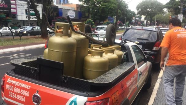 Supermercados, restaurantes e postos de combustíveis retomam a rotina