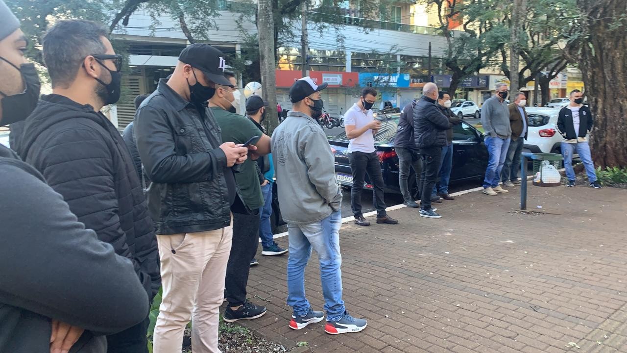 Empresários e trabalhadores no setor de alimentação fora do lar pedem mais flexibilização