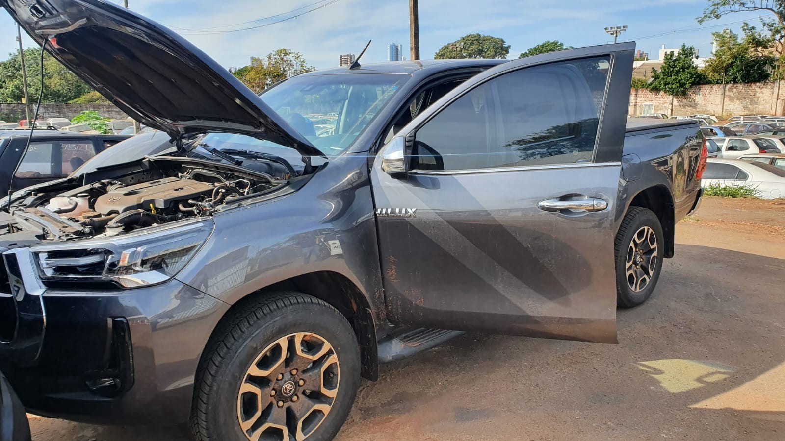 Jovem é presa em hotel de Maringá com caminhonete de luxo roubada