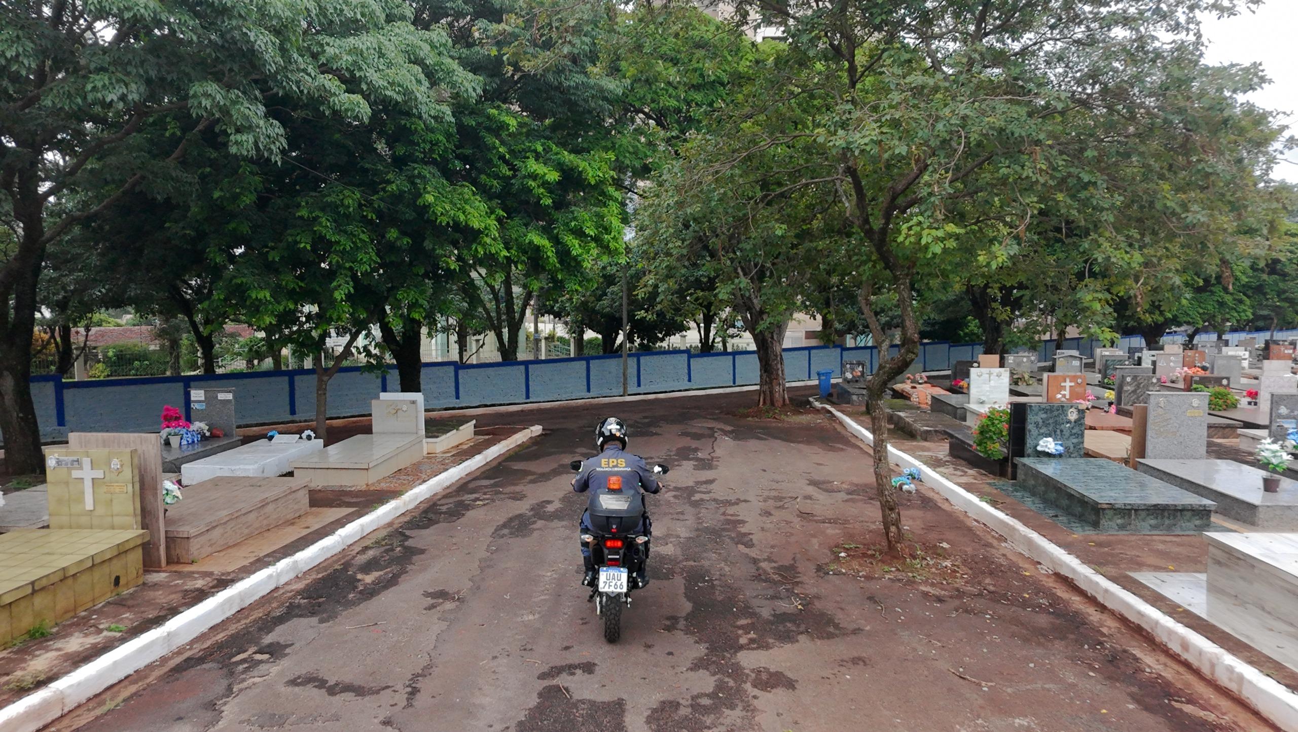 Vigilância 24h evita furto de placas de metal no Cemitério Municipal