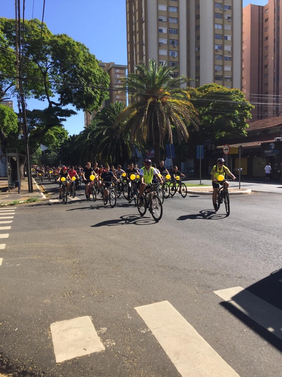 Ciclistas participam de ação da PM em Maringá