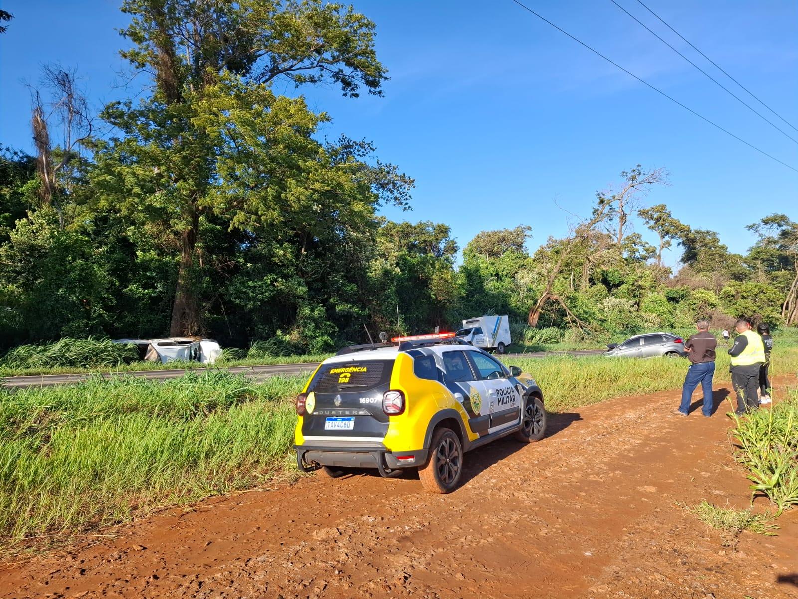 Motorista desvia de árvore caída na pista e morre em acidente na PR-218
