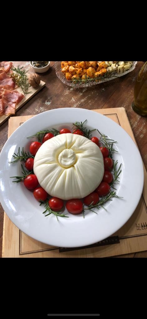 Burrata produzida em Iguatemi traz medalha de premiação estadual para Maringá