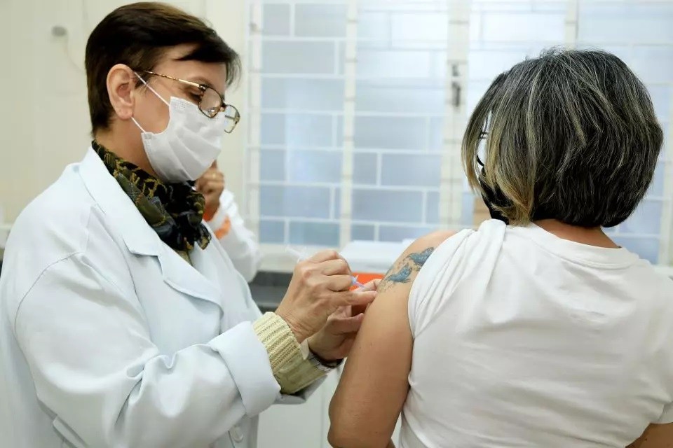 Covid-19: Maringá vacina população de 40 anos ou mais nesta terça-feira