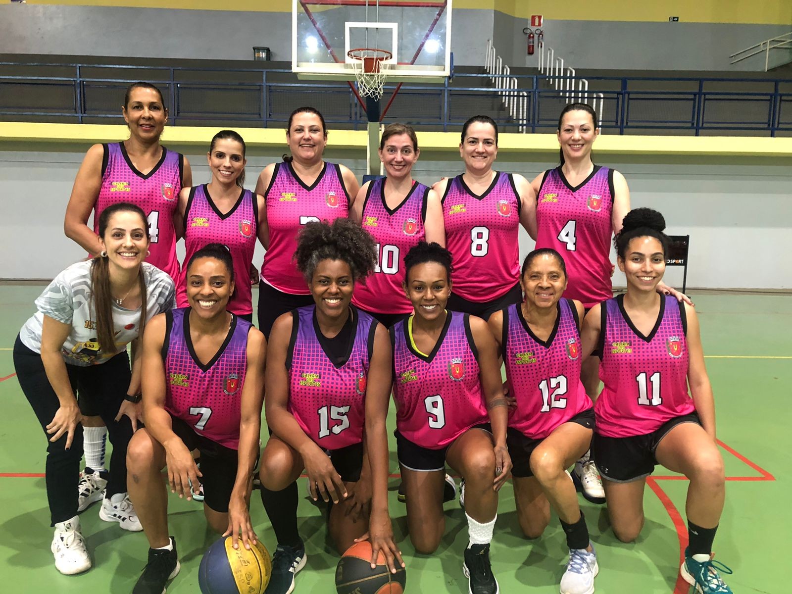 Confira a história do time de basquete feminino formado às pressas que já conquistou título