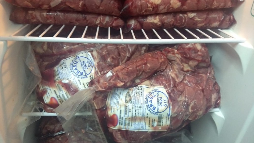 Empresa de Maringá entregava carne com rótulos falsificados a escolas