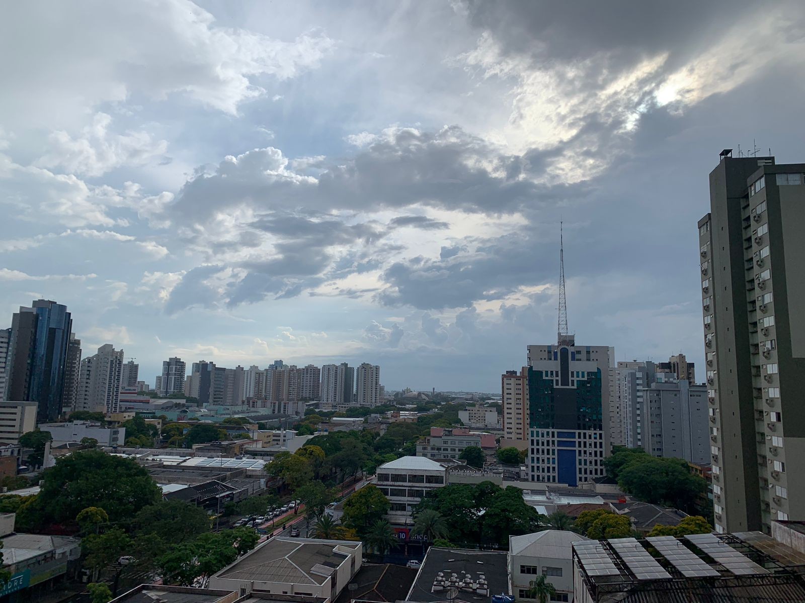 Chuva: tempo instável e temperaturas altas marcam a sexta-feira (02) na cidade