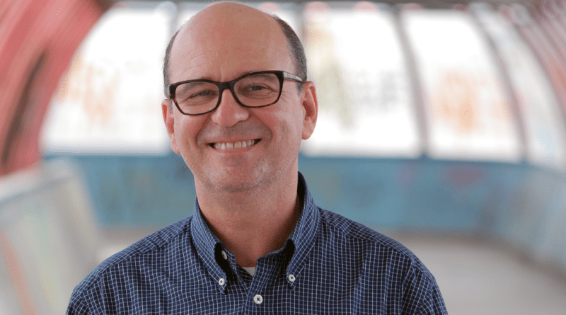 Escritor Luiz Ruffato lança “O verão tardio” em Maringá