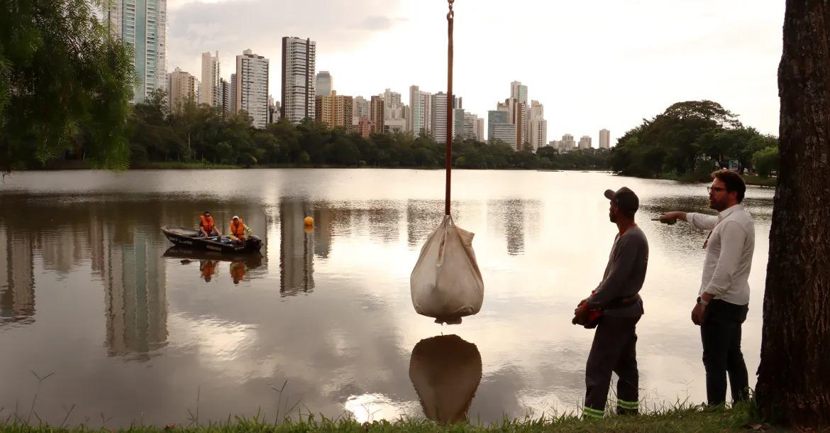 Vazamento no Lago Igapó II em Londrina faz nível da água cair 1 metro