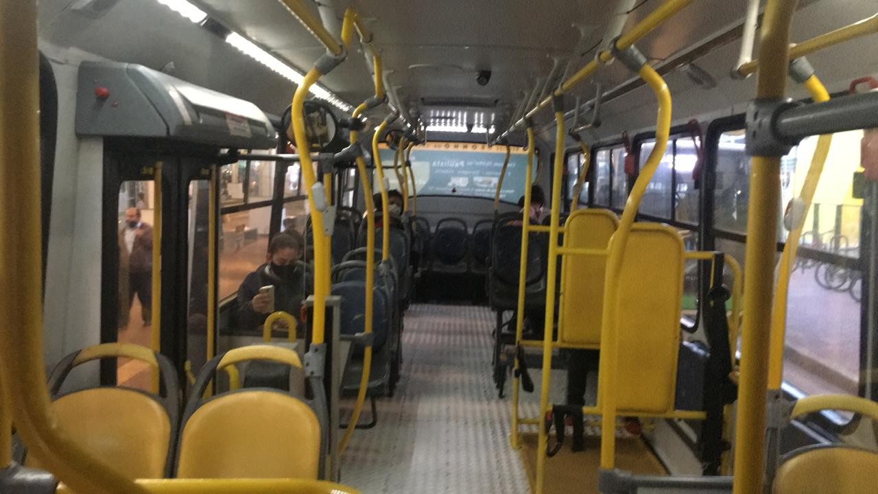 Ônibus só saem do terminal com passageiros sentados em Maringá