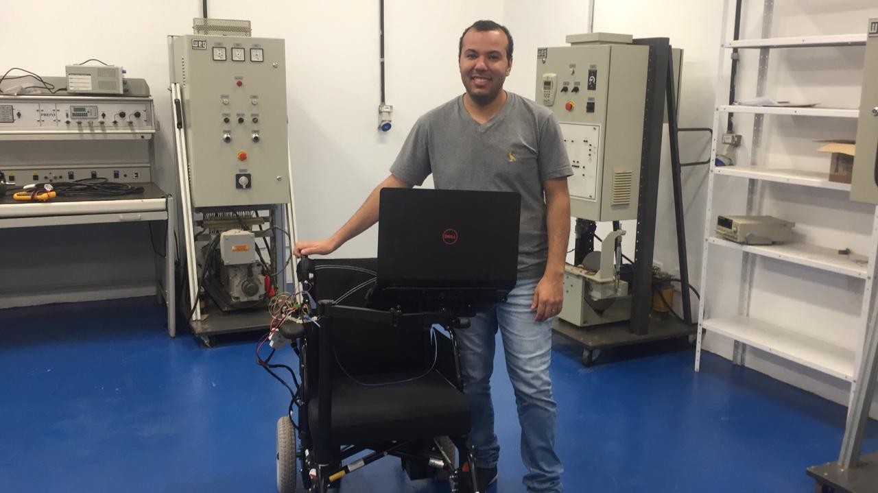 Estudante desenvolve sistema de comando pela íris