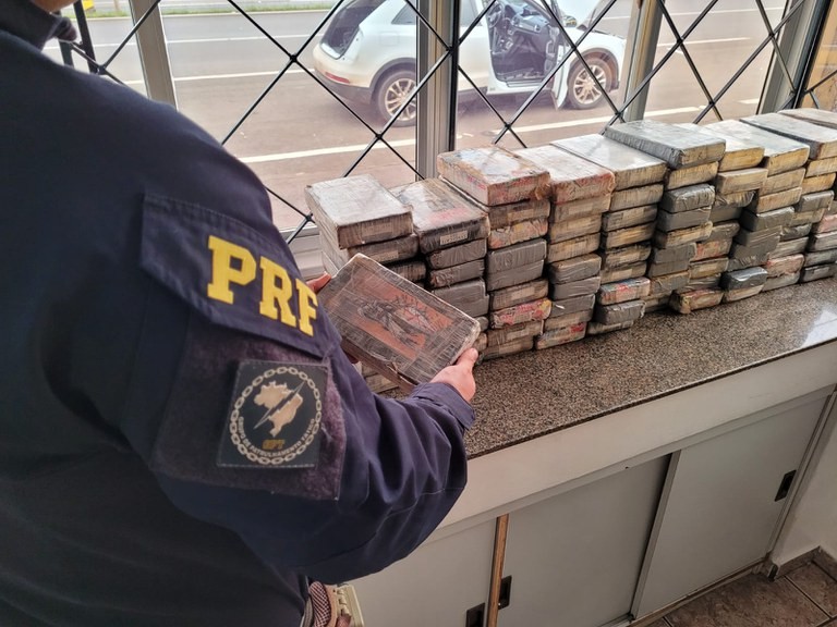 Polícia Rodoviária Federal apreende 17 milhões de reais em cocaína em Mauá da Serra