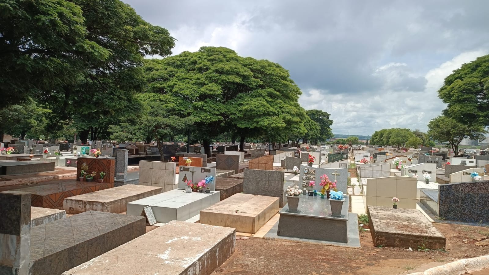 Cemitério de Sarandi foi alvo de vandalismo nesse domingo (22)