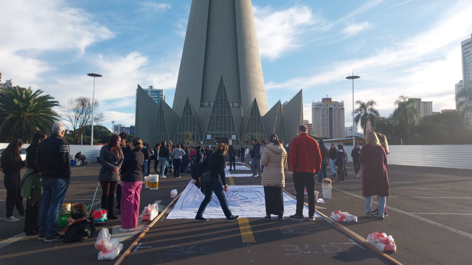 Catedral mantém tradição de tapetes mesmo com obra do Eixo Monumental