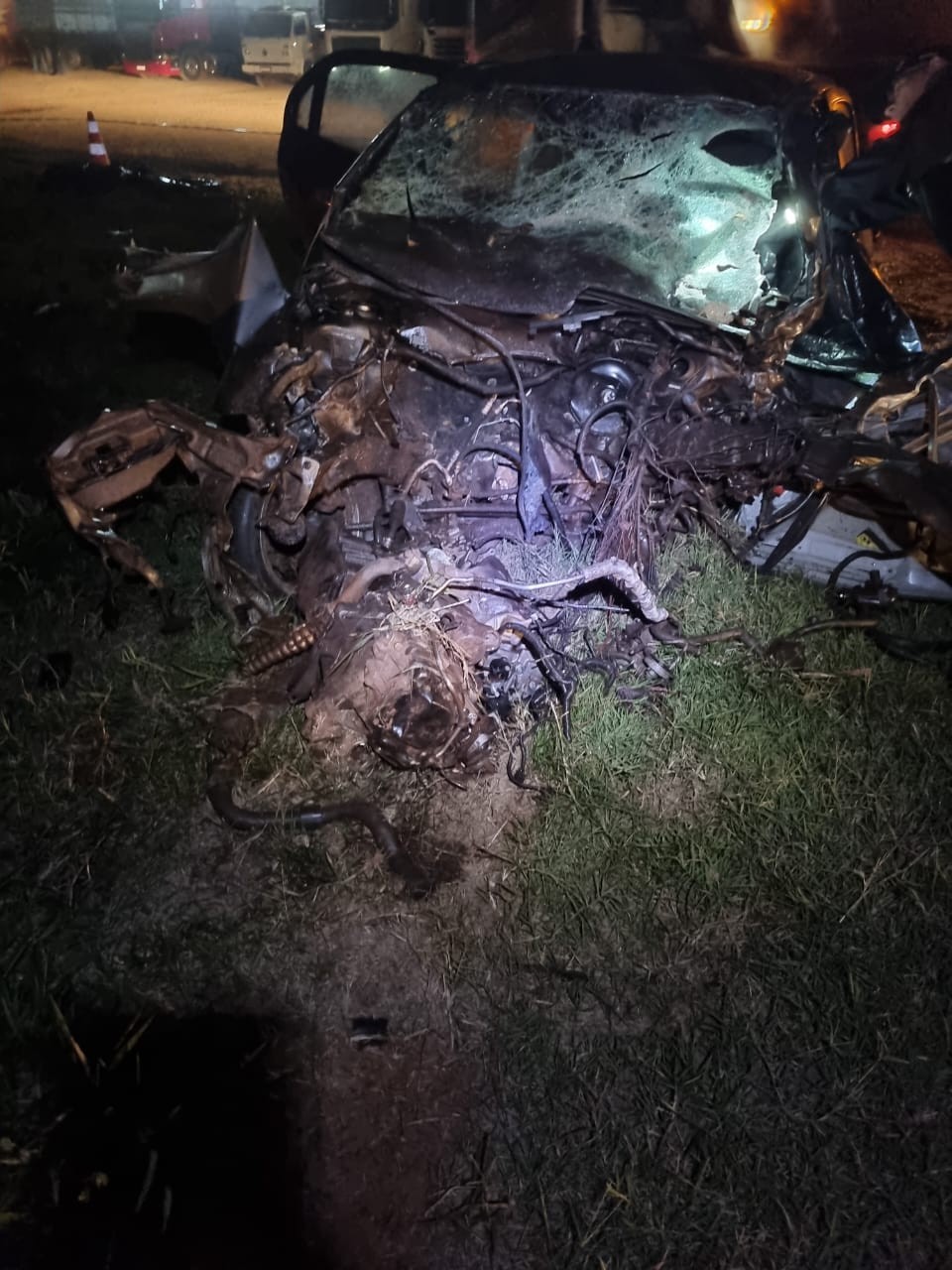 Duas pessoas morrem e duas ficam feridas em acidente na BR-376