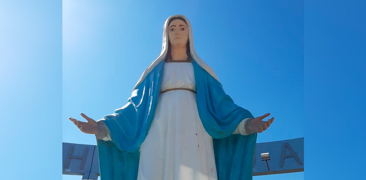 Imagem de santa que foi alvo de vandalismo ganha novas mãos