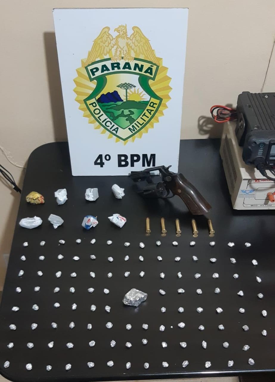 Homem é preso com drogas e revólver em Paiçandu