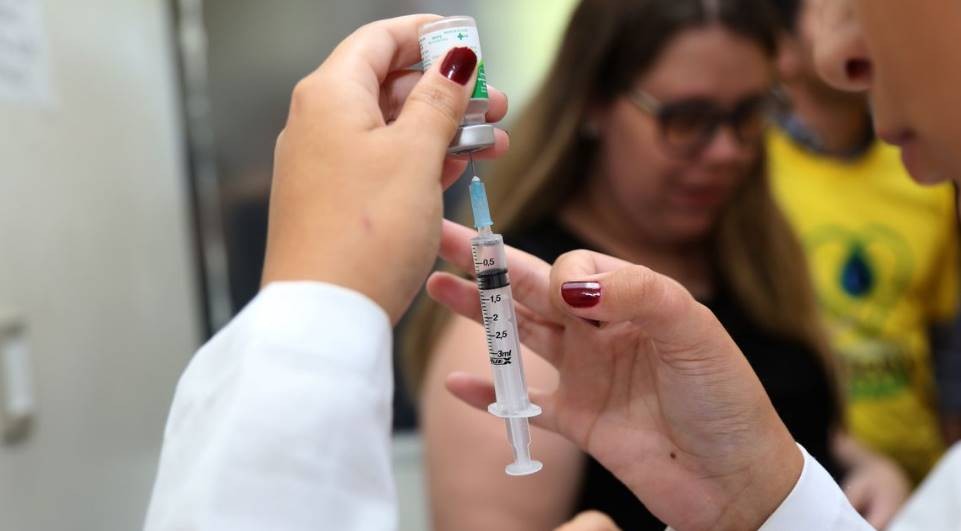Ao menos 12 municípios já não têm vacina contra a gripe