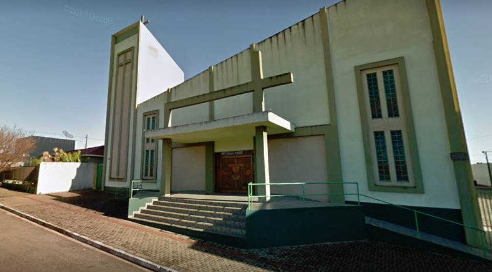 Trio assalta casa paroquial em Apucarana e faz três reféns