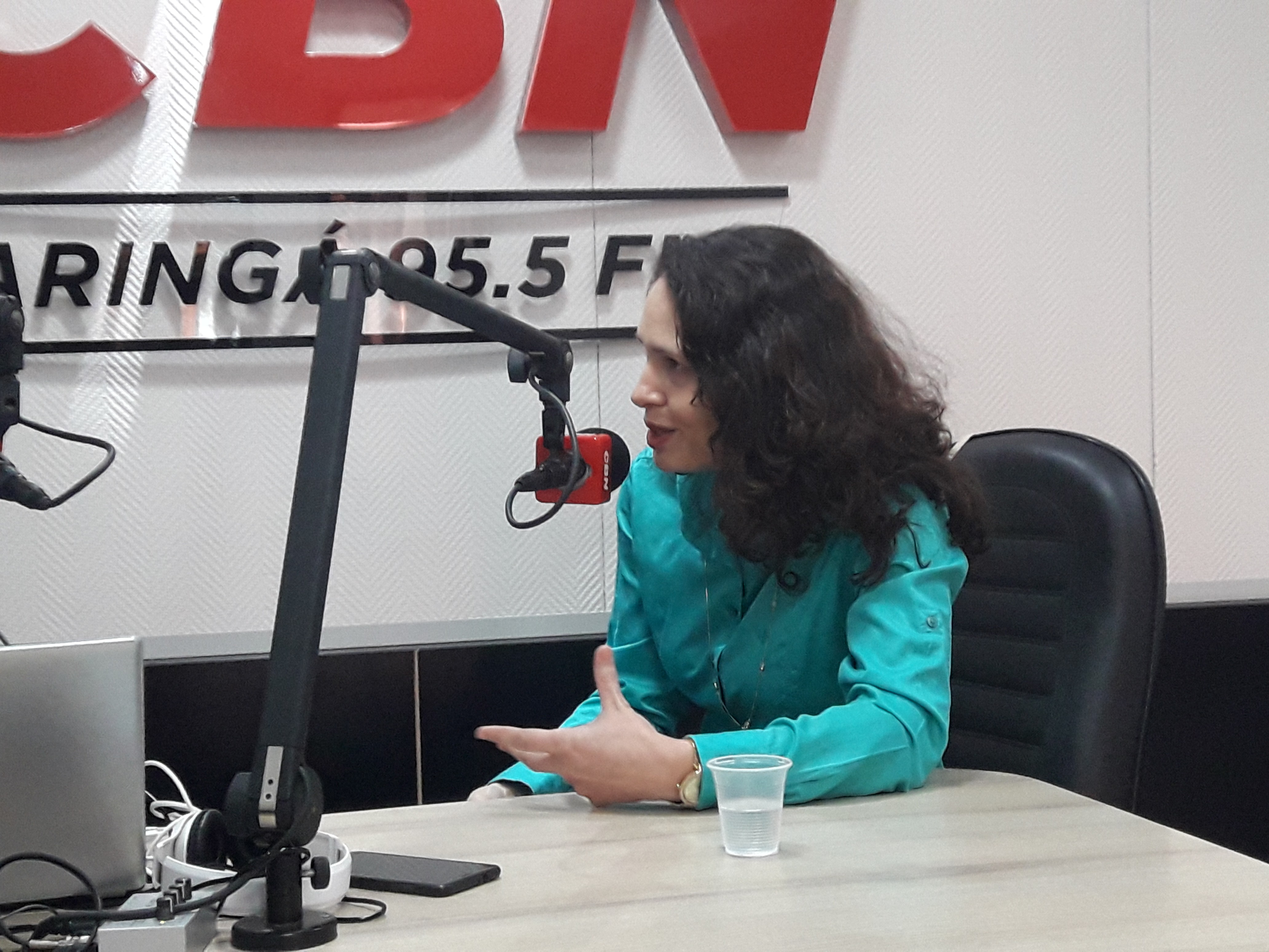 “Menina que menstrua aos 10 anos está com impulsos sexuais para namorar”, diz endocrinologista