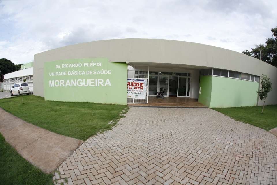 Servidores protestam contra horário estendido em posto de Saúde