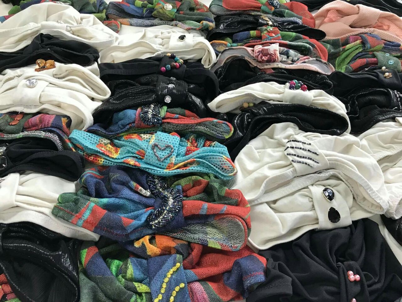 Estudantes de moda da UEM confeccionam turbantes para mulheres em tratamento contra o câncer