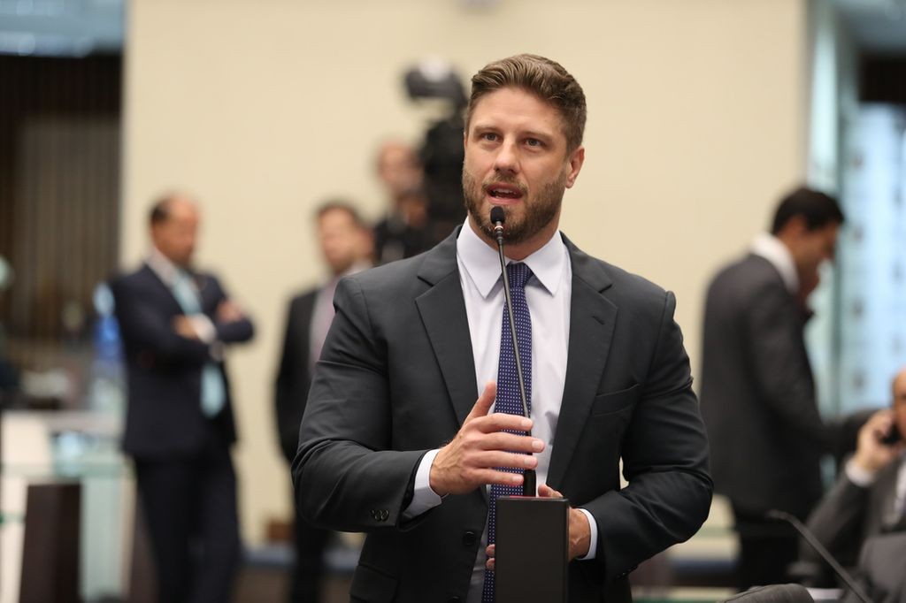 Deputado propõe isenção de ICMS para fabricantes de máscaras e jalecos