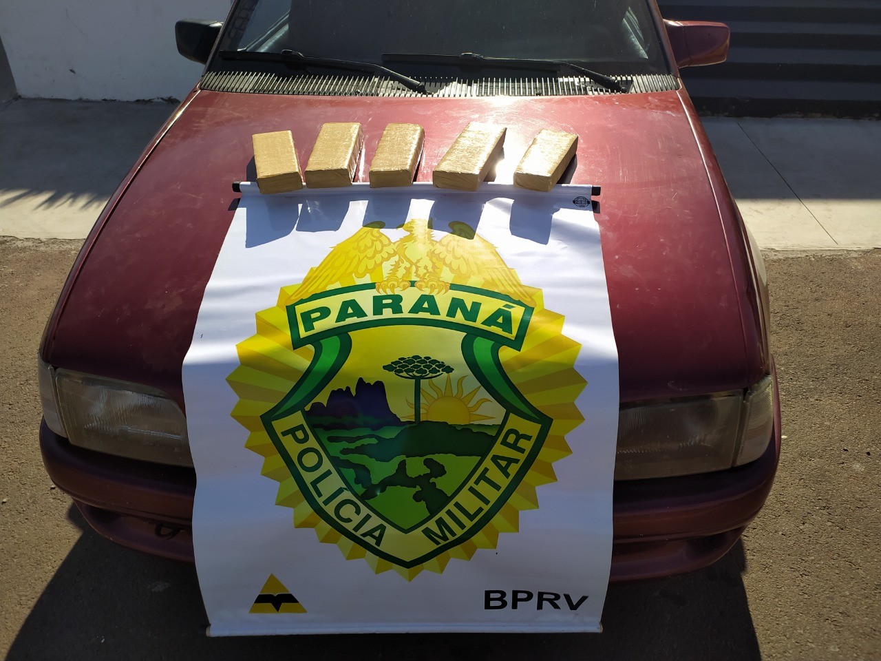 Policiais rodoviários apreendem quatro quilos de maconha