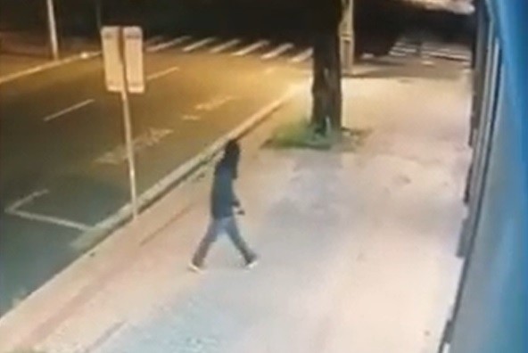 Vídeo mostra ação de ladrões que roubaram loja na Avenida Getúlio Vargas