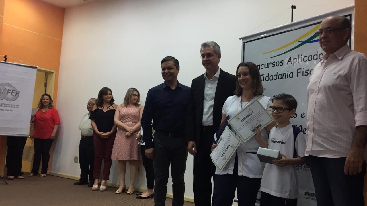 Mais de 50 alunos são premiados em Concurso de Redação, Frases e Desenhos