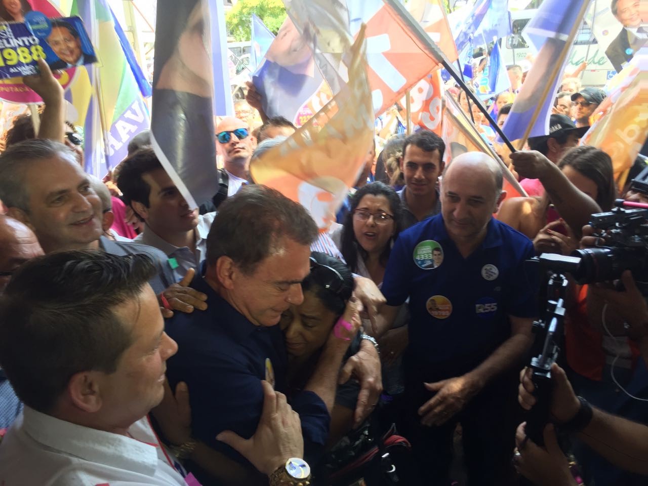 Atual cenário do segundo turno é insanidade, diz Alvaro Dias