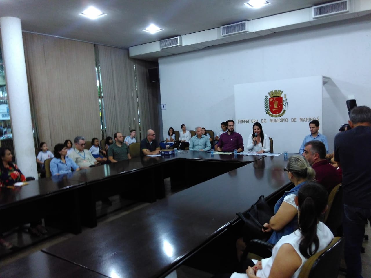 Vales-livros são entregues ao Núcleo e Secretaria de Educação