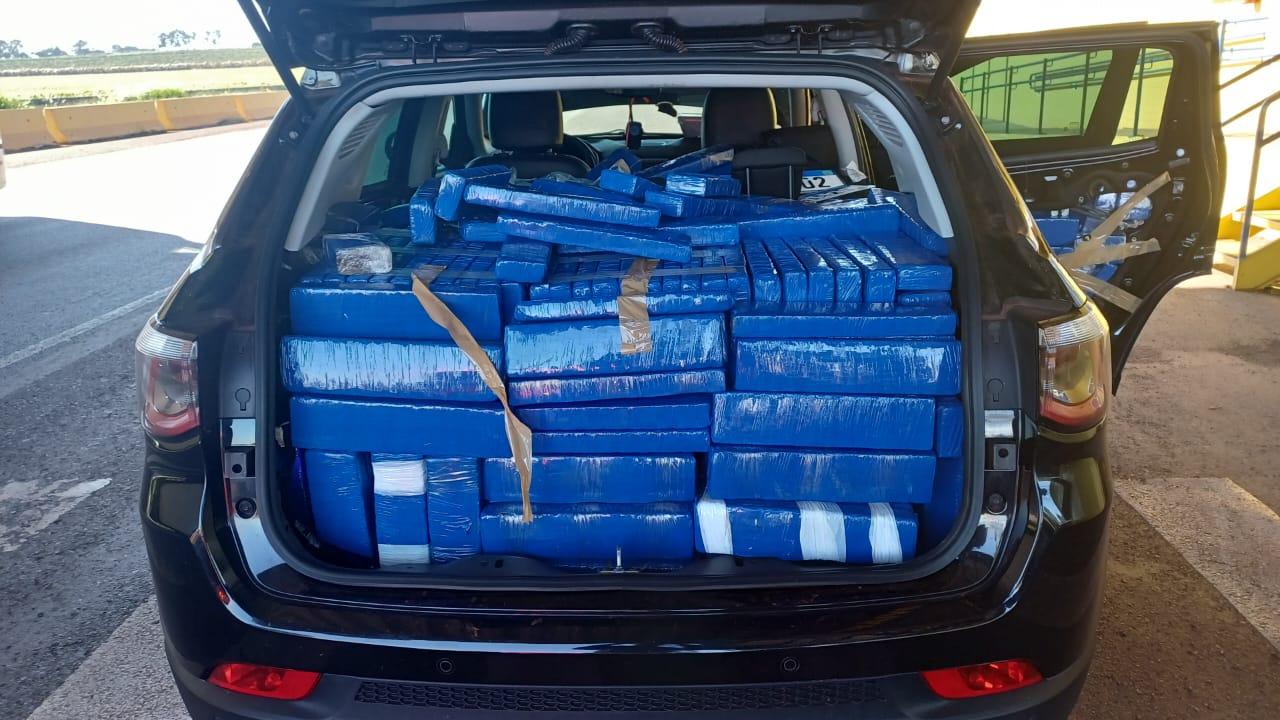 PRF apreende quase uma tonelada de maconha em Mandaguari