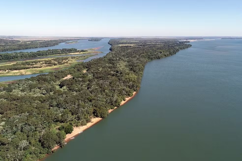 Bombeiros encontram corpo de homem que se jogou em rio para fugir da polícia