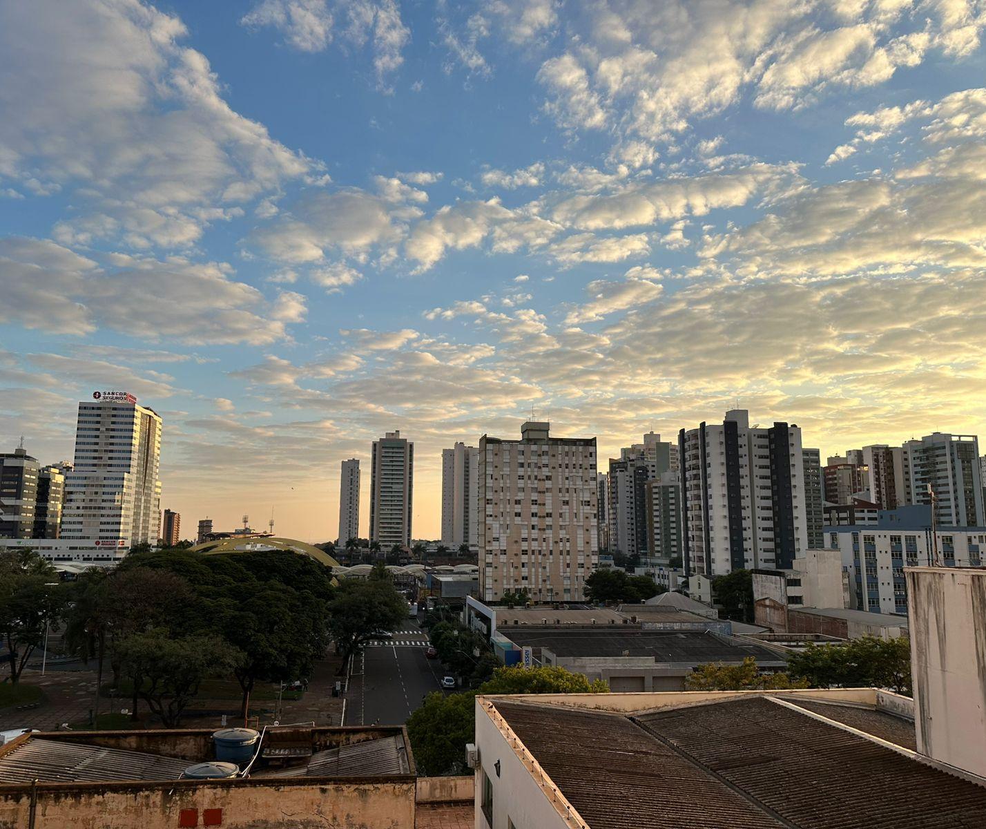 Maringá terá calor e muitas nuvens; previsão indica chuva na terça (9)