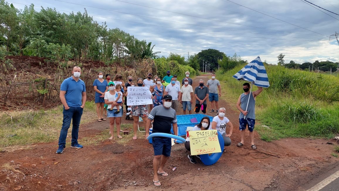 Manifestação pede pavimentação de avenida que dá acesso ao Contorno Sul