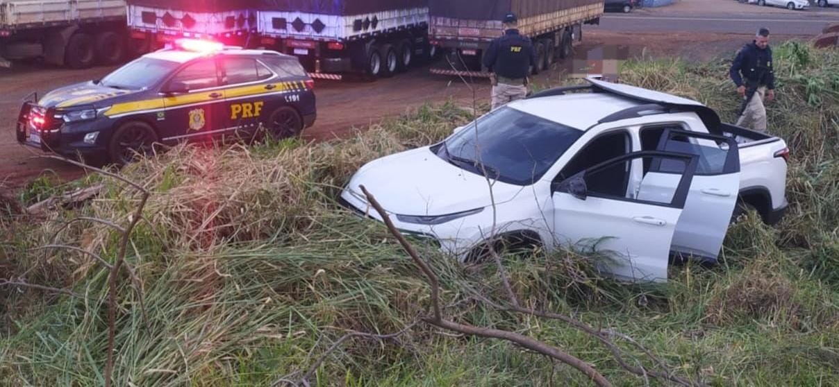 Motorista de caminhonete com 398 kg de maconha foge de abordagem da PRF