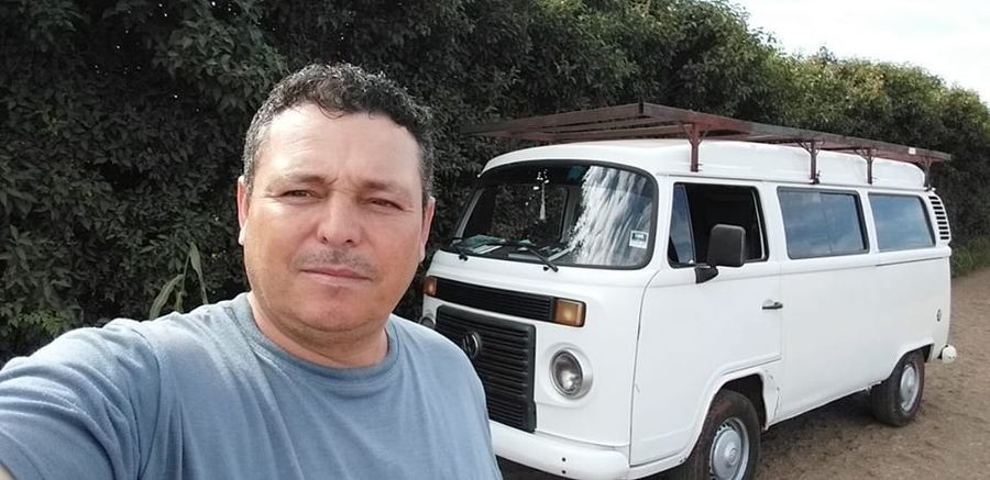 Motorista de Kombi que colidiu contra poste morre no hospital