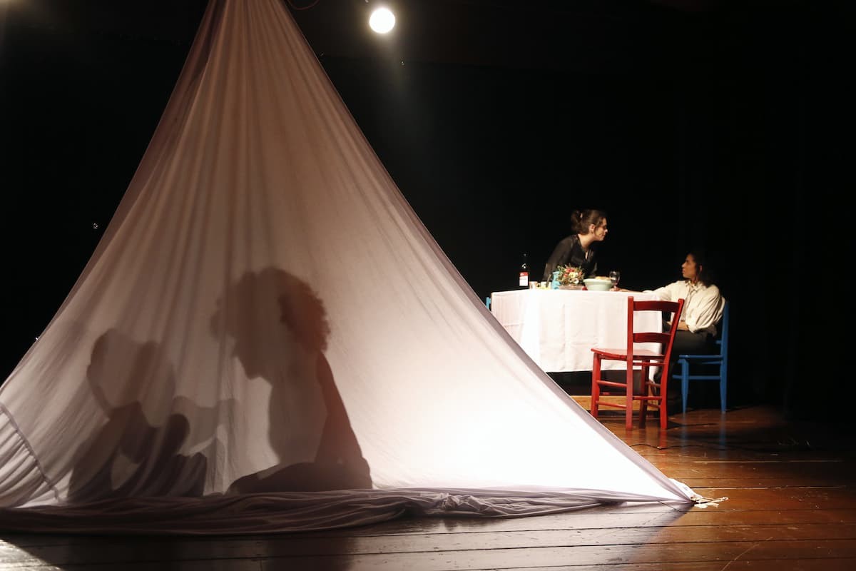 Departamento de Artes Cênicas da UEM abre inscrições para cursos de iniciação teatral